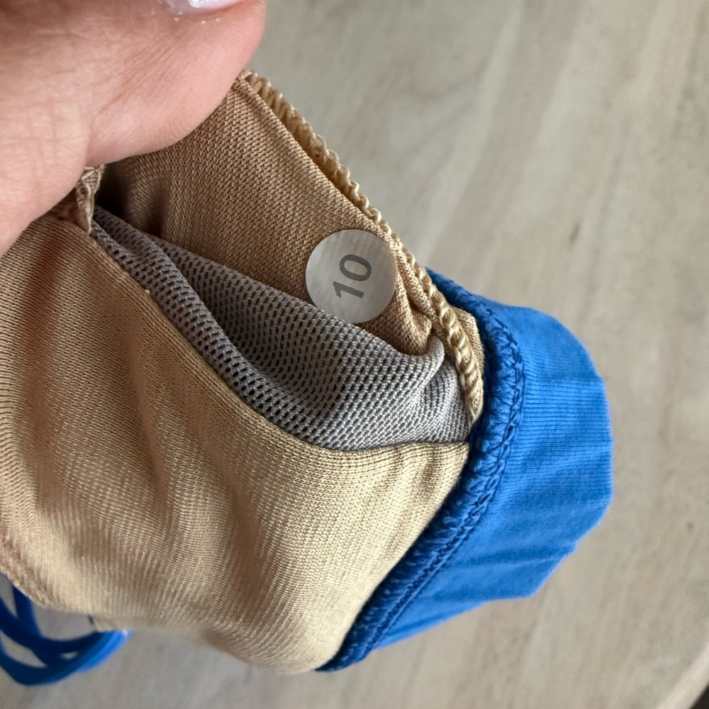 Lululemon Women's Sports Bra - Picture 3 of 3